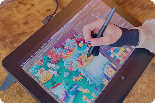 Illustratorin Alexandra Helm zeichnet auf dem iPad die Illustrationen des Kinderbuchs "101 Einhörner".